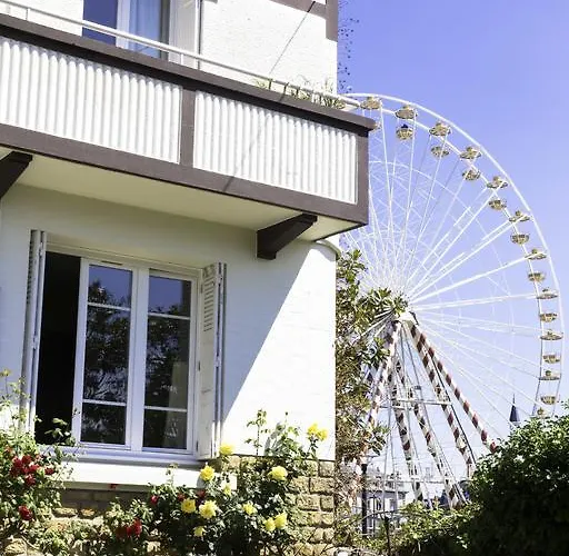 Hotel La Les Mots Passants 2*