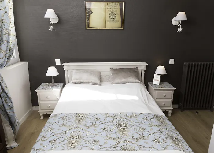 Hotel La Les Mots Passants