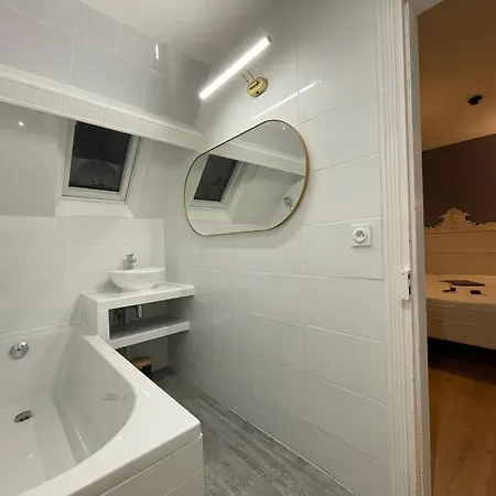 La Les Mots Passants 2* קאבורג