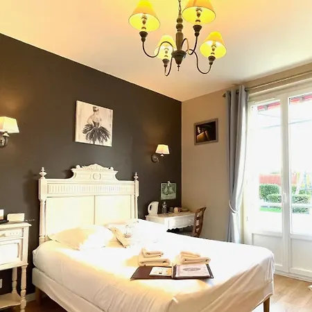 Hotel La Les Mots Passants