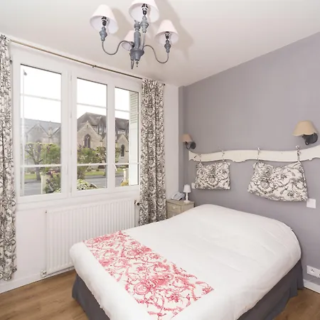 La Les Mots Passants 2* קאבורג