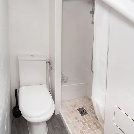 מלון La Les Mots Passants 2*