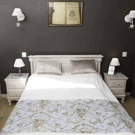 Hotel La Les Mots Passants