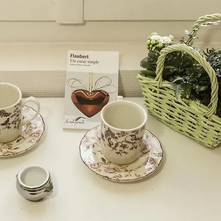 Hotel La Les Mots Passants 2*