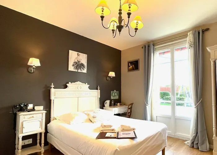 Hotel La Les Mots Passants