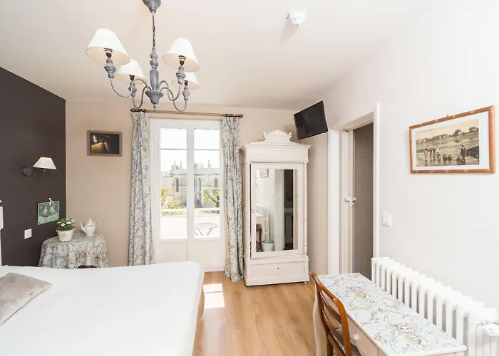 Hotel La Les Mots Passants