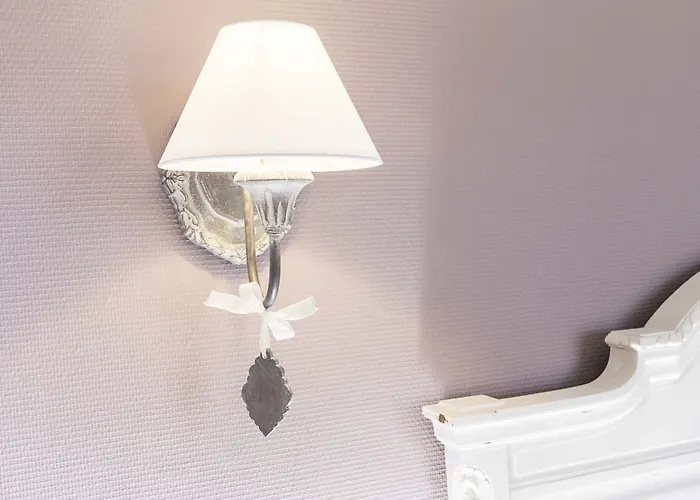 La Les Mots Passants 2* كابورغ